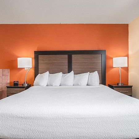 Days Inn & Suites By Wyndham Traverse City Kültér fotó