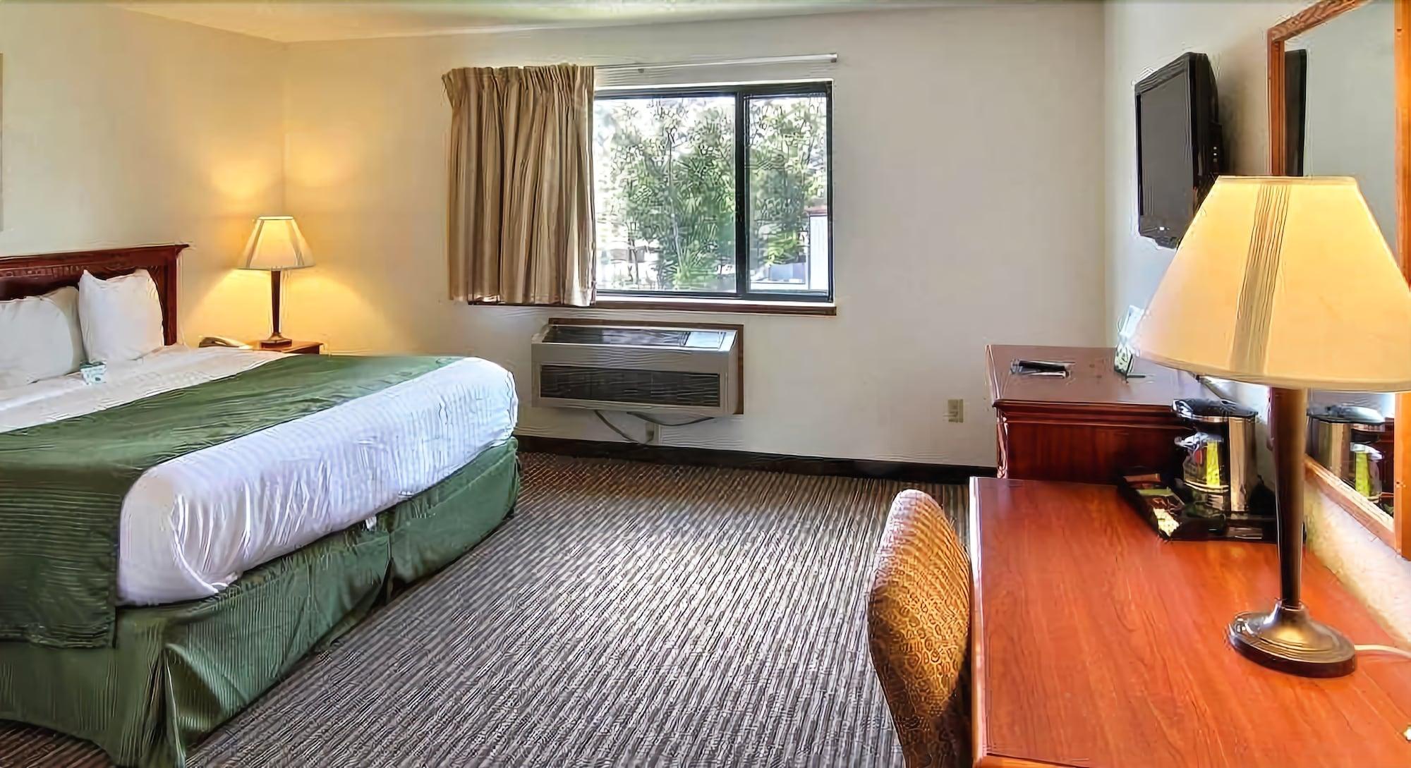 Days Inn & Suites By Wyndham Traverse City Kültér fotó