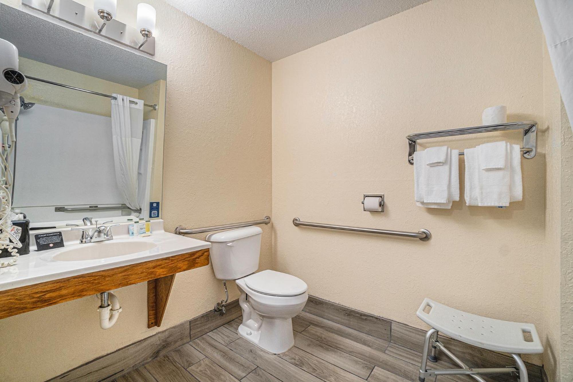 Days Inn & Suites By Wyndham Traverse City Kültér fotó