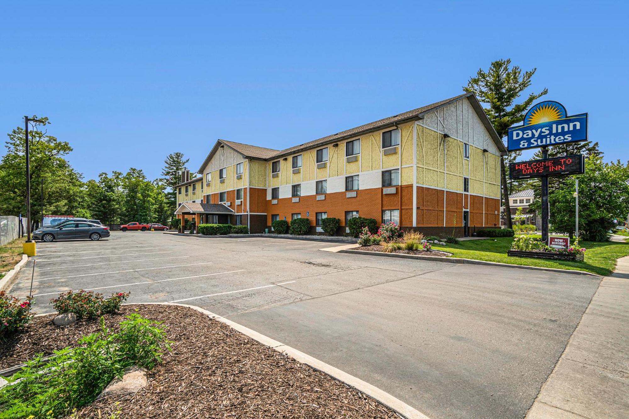 Days Inn & Suites By Wyndham Traverse City Kültér fotó