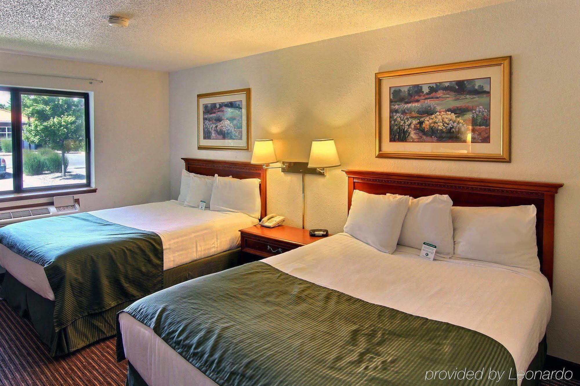 Days Inn & Suites By Wyndham Traverse City Kültér fotó