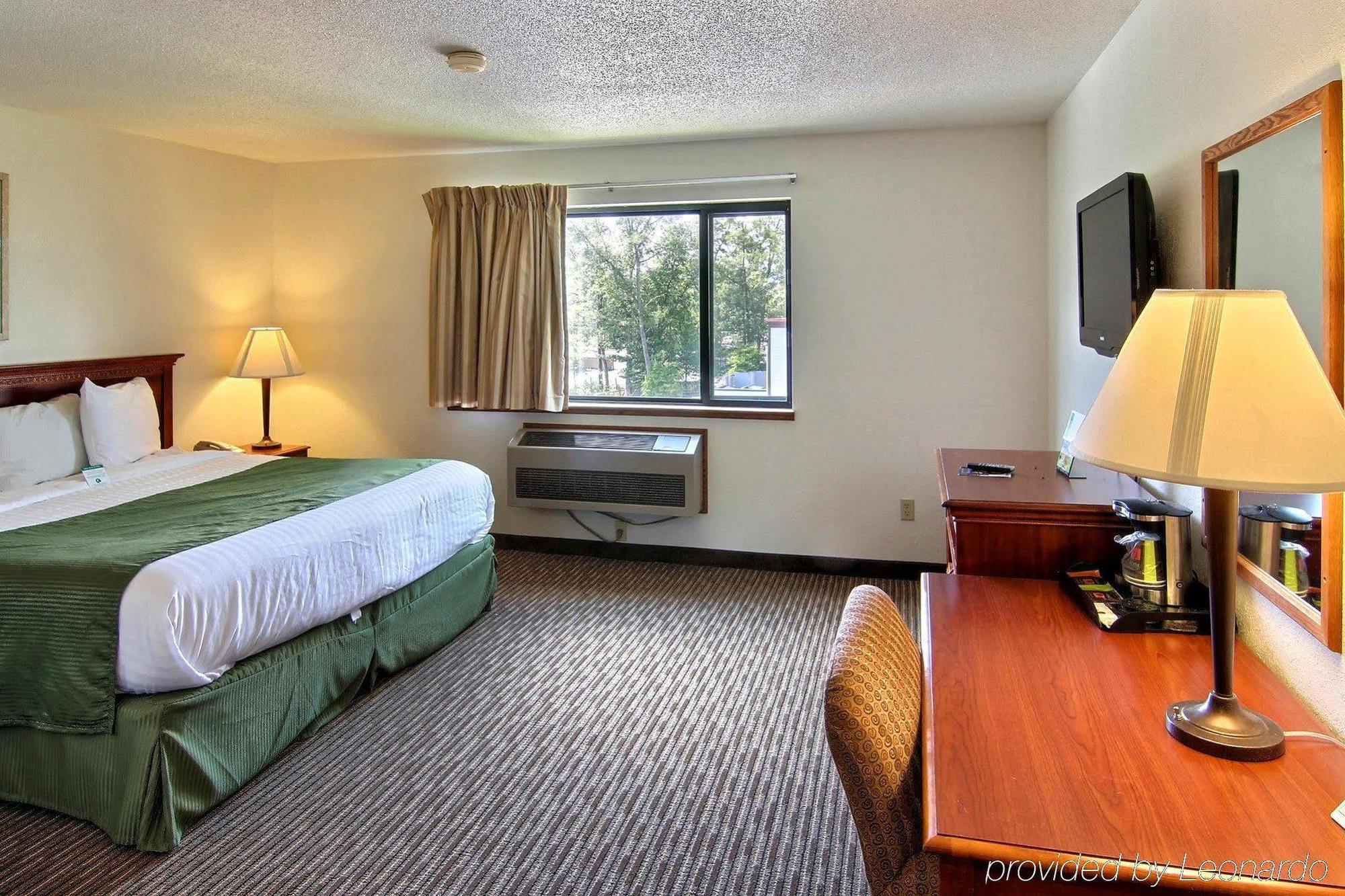 Days Inn & Suites By Wyndham Traverse City Szoba fotó