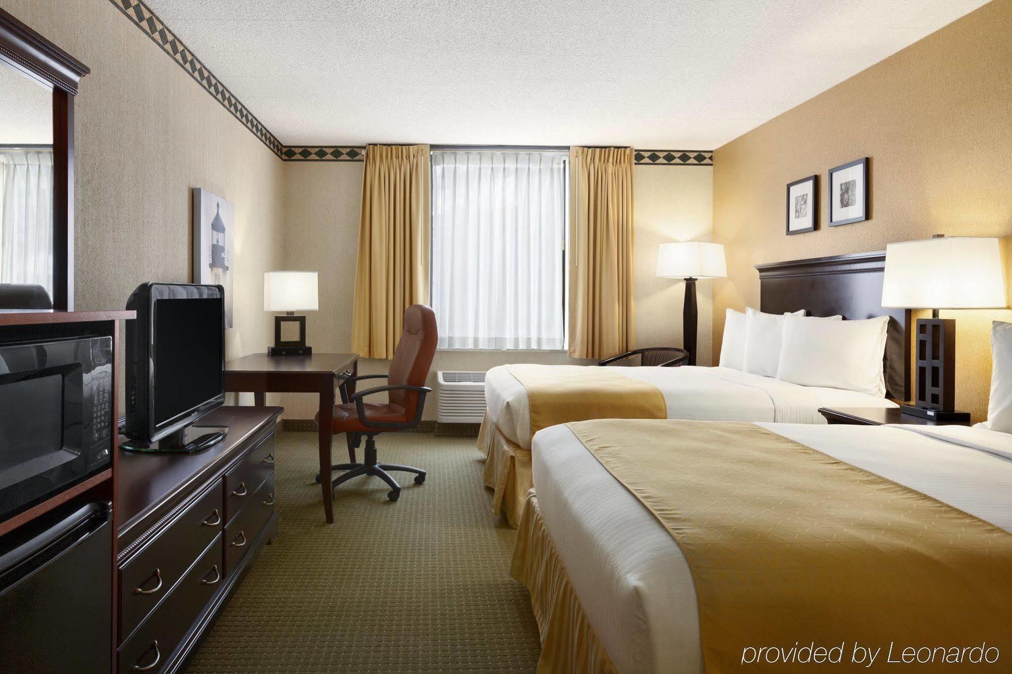Days Inn & Suites By Wyndham Traverse City Szoba fotó