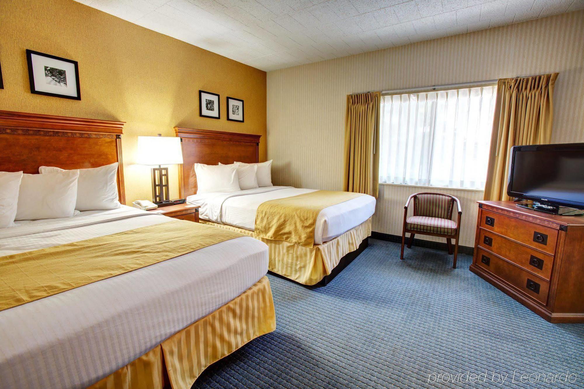 Days Inn & Suites By Wyndham Traverse City Szoba fotó