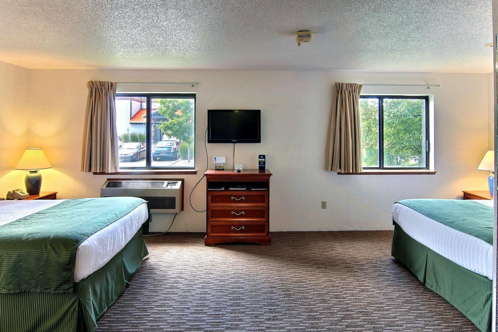 Days Inn & Suites By Wyndham Traverse City Szoba fotó